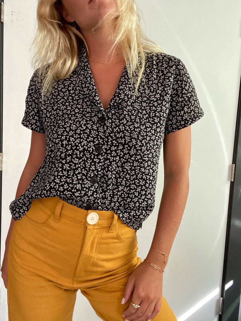 Floral Button-Front Crop Shirt - Black/White